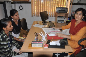 Dr. Asha Jain in consultation